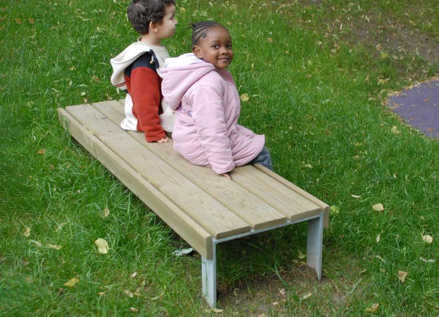 Banc simple enfant ATLANTIQUE BOIS conçu et fabriqué par Aréa mobilier urbain